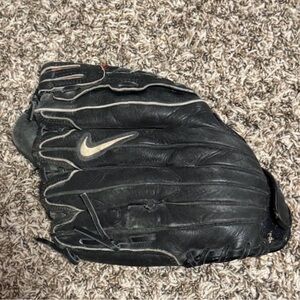 Nike RHTSoftball Glove 13" Keystone diamond ready 
Right hand throw